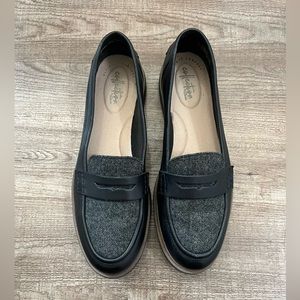 Clark’s black leather loafers size 9 with tweed inset